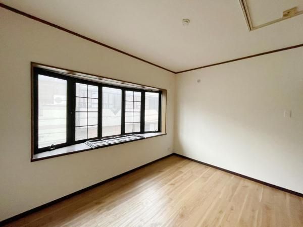 Renovated 2LDK House for Sale in Higashiosaka, Osaka - Thumbnail 2