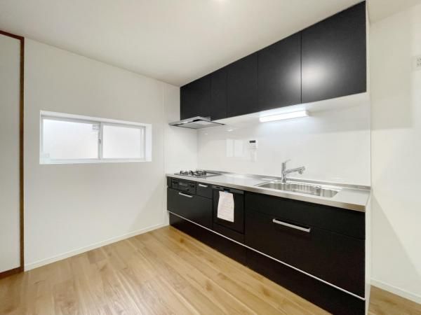 Renovated 2LDK House for Sale in Higashiosaka, Osaka - Thumbnail 4