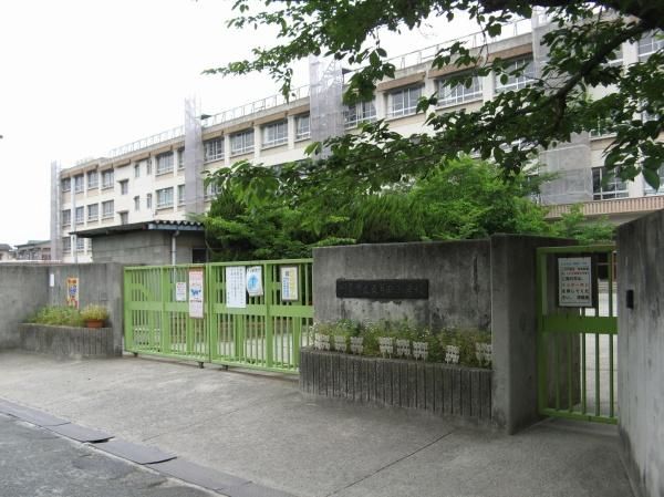 Renovated 3DK House for Sale in Kadoma City, Osaka - Thumbnail 2