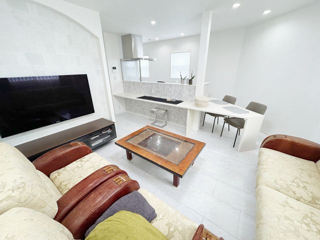 Modern 3-Story House near Kounan-yamate Station, Kobe - Image 1