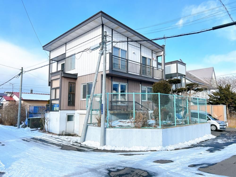 5SLDK Detached House for Sale in Tomakomai, Hokkaido - Thumbnail 2