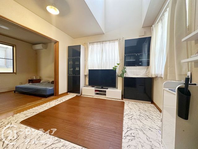 4LDK Detached House for Sale in Higashiosaka, Osaka | 12 Min Walk to Station - Thumbnail 2