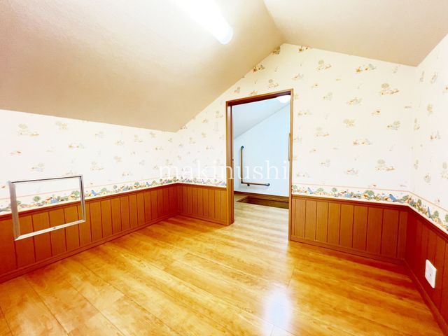 5LDK Detached House with Attic Room for Sale in Sakai, Osaka - Thumbnail 2