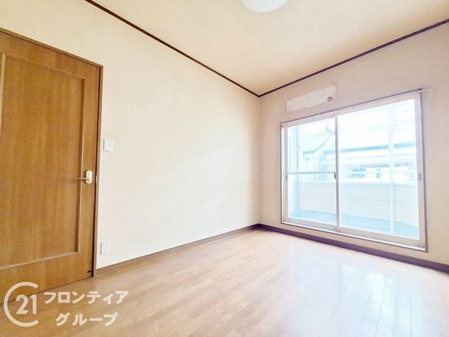 5LDK House for Sale in Kadoma, Osaka near Kadoma-shi Station - Thumbnail 2