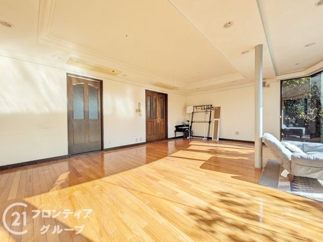 4LDK Garden House with Ocean View in Kobe's Higashinada Ward - Thumbnail 2