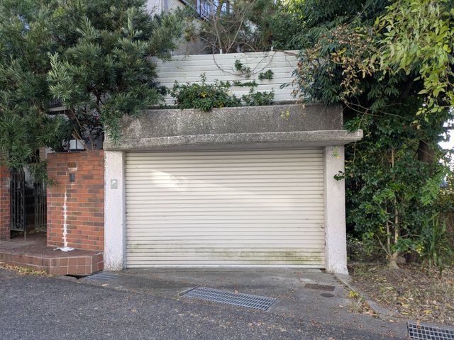 4LDK Garden House with Ocean View in Kobe's Higashinada Ward - Image 1