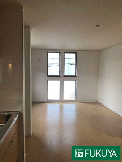 Modern 3-Story House for Sale in Osaka Nishinari Ward - Thumbnail 4