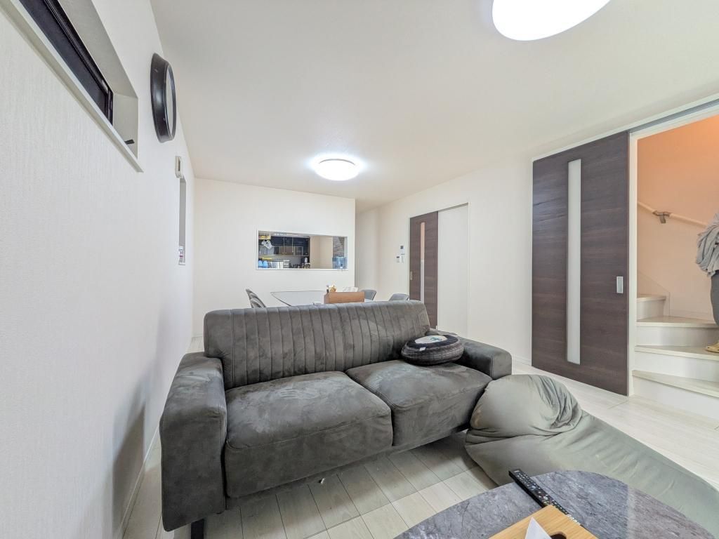 Modern 4LDK House for Sale Near Minami-Tatsumi Station, Ikuno-ku, Osaka - Thumbnail 2