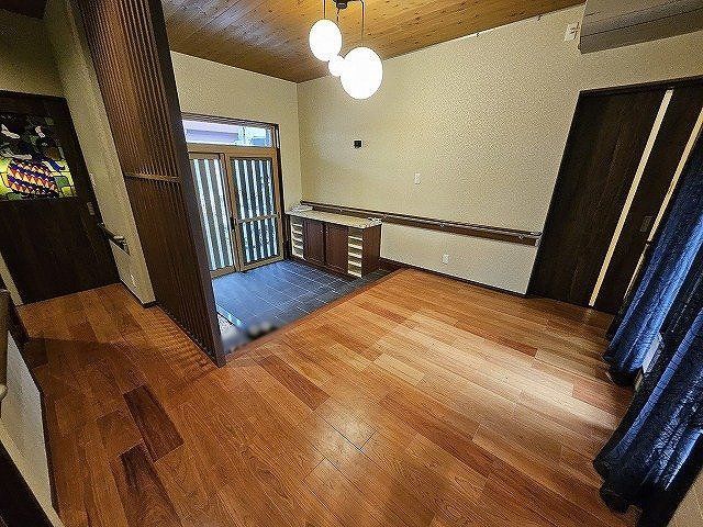 Renovated 4LDK House in Himeji with 5 Parking Spaces - Thumbnail 2
