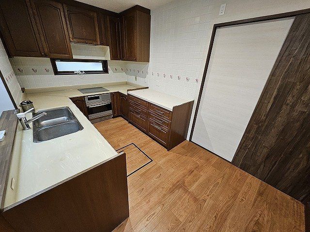 Renovated 4LDK House in Himeji with 5 Parking Spaces - Thumbnail 4