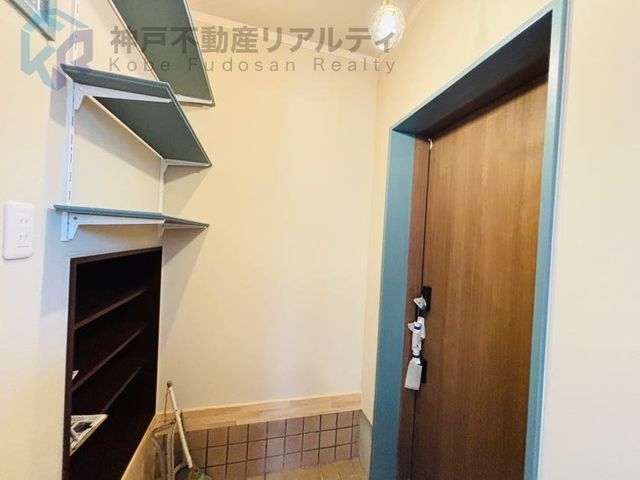 Renovated 2LDK House in Kobe Tarumi Ward, Hyogo - Thumbnail 2
