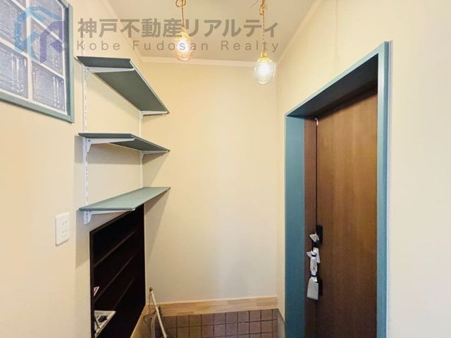 Renovated 2LDK House in Kobe Tarumi Ward, Hyogo - Thumbnail 3