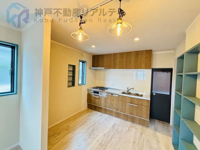 Renovated 2LDK House in Kobe Tarumi Ward, Hyogo - Thumbnail 4