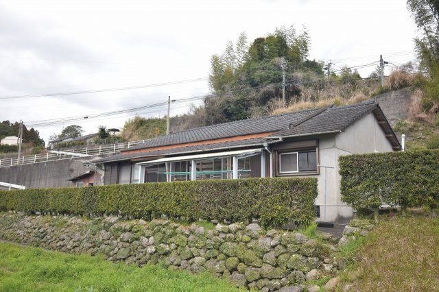 Century-Old 4DK House in Satsumasendai with Large Land - Thumbnail 3
