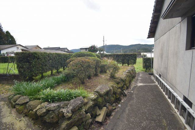 Century-Old 4DK House in Satsumasendai with Large Land - Thumbnail 2