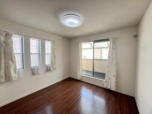 4LDK Detached House for Sale near Oowada Station, Kadoma - Thumbnail 2