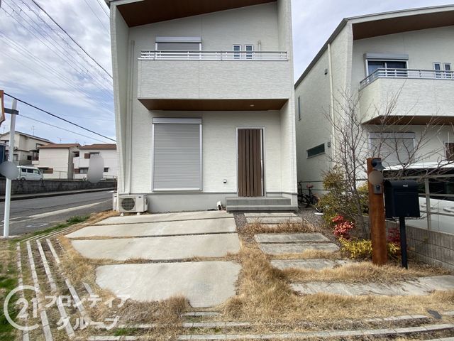 Modern 4LDK Detached House for Sale in Sakai, Osaka - Thumbnail 2