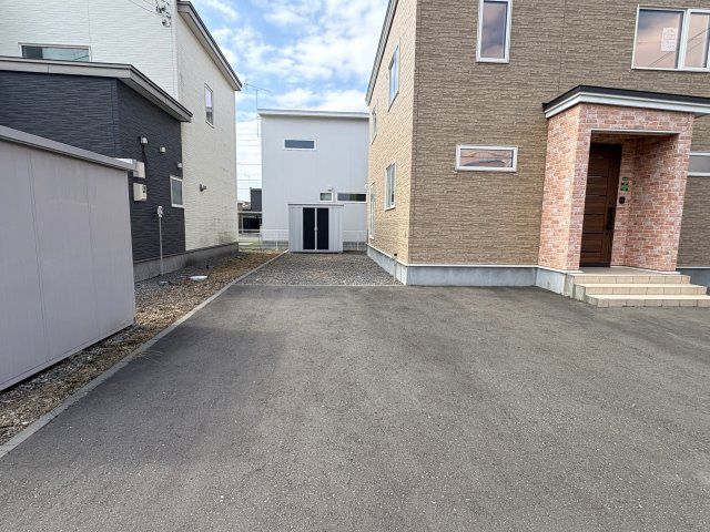 5LDK Modern House for Sale near Numanohata Station, Tomakomai - Thumbnail 4