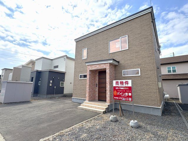 5LDK Modern House for Sale near Numanohata Station, Tomakomai - Thumbnail 3