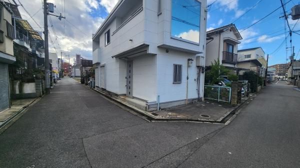 4LDK Detached House for Sale in Higashiosaka, Osaka - Thumbnail 2