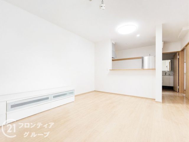Modern 2LDK House in Mukō City, Kyoto | 2016 Build - Thumbnail 2