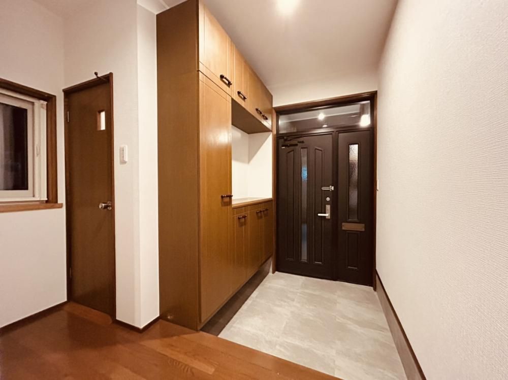 Renovated 3LDK House in Hakodate with 2-Car Parking - Thumbnail 2