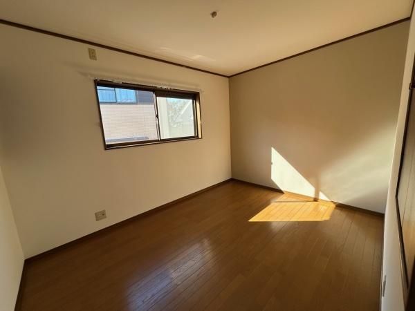 Renovated 4LDK Detached House for Sale in Hannan City, Osaka - Thumbnail 4