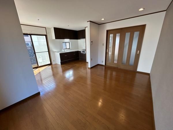 Renovated 4LDK Detached House for Sale in Hannan City, Osaka - Thumbnail 3