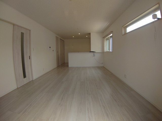 Modern 4LDK House in Himeji with Long-Term Superior Housing Certification - Thumbnail 3
