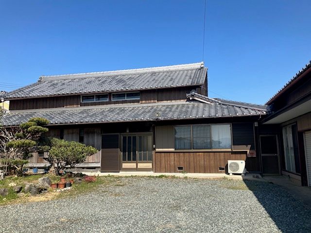 5DK House for Sale on 1176 sqm Land in Tamaki, Mie - Thumbnail 2