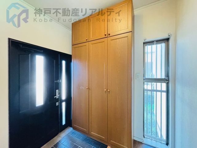 4LDK Wooden House with Garden for Sale in Tsukushigaoka, Kobe - Thumbnail 2