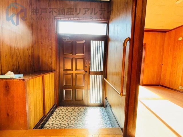 3DK Detached House for Sale in Kasumigaoka, Kobe - Thumbnail 2