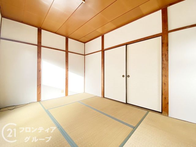3DK Corner Lot House for Sale in Yao, Osaka - Thumbnail 3
