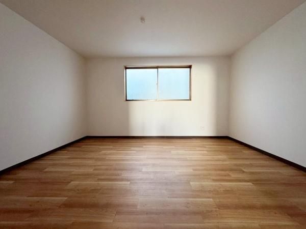 Renovated 2LDK Terrace House Near Sumiyoshi-Higashi Station, Osaka - Thumbnail 2