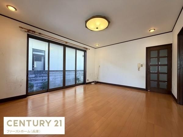 6LDK House for Sale in Himeji's Kawanishidai | Spacious Corner Lot - Thumbnail 3