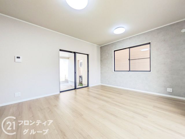 Modern 4LDK House in Kobe Suma Ward with Recent Renovations - Thumbnail 3
