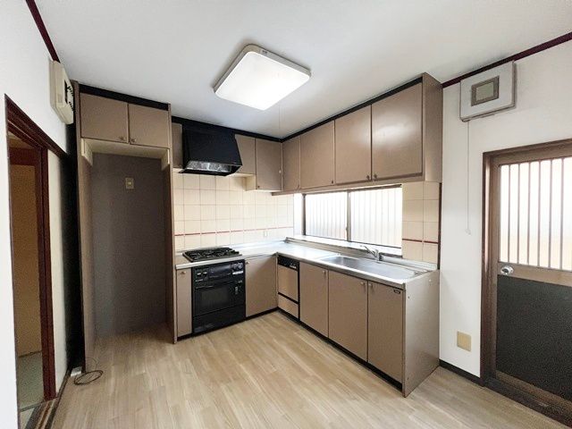 Renovated 5DK House Near Yuzaki Station, Nara - Thumbnail 3