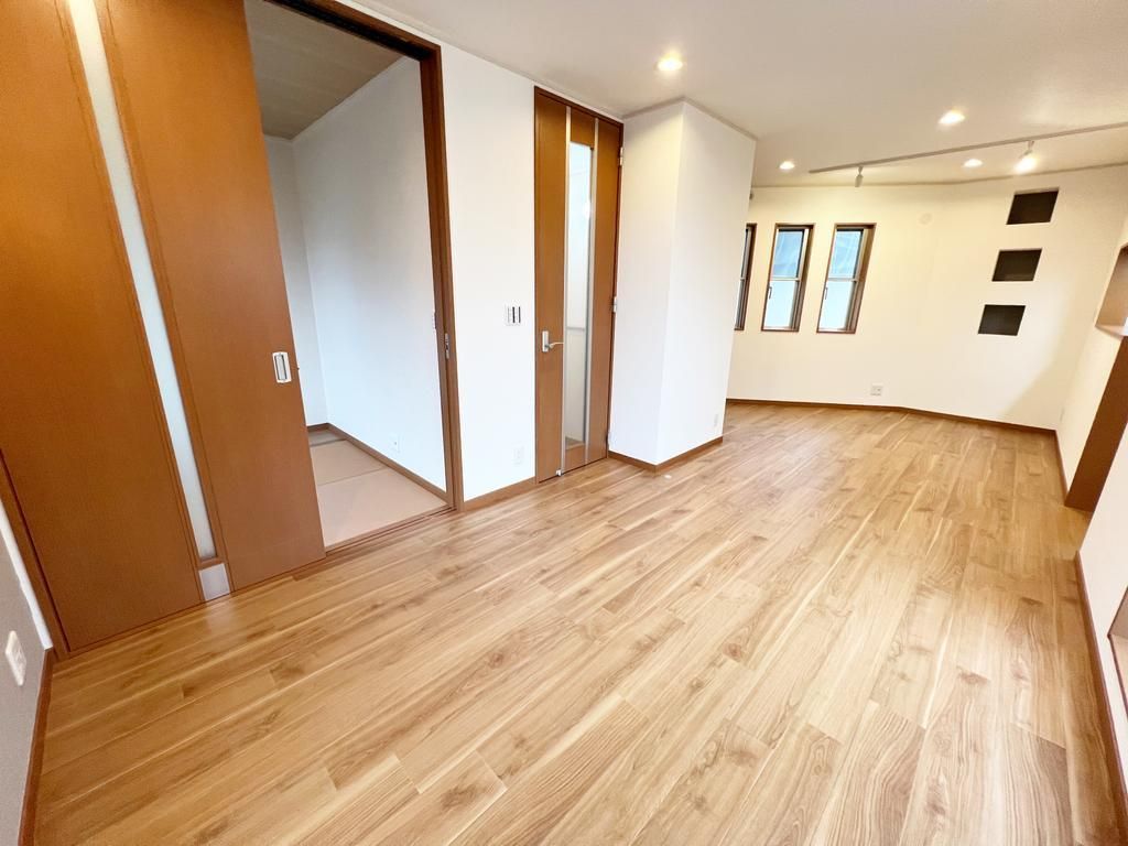 Refurbished 4LDK House in Katano, Osaka with Underfloor Heating - Thumbnail 3