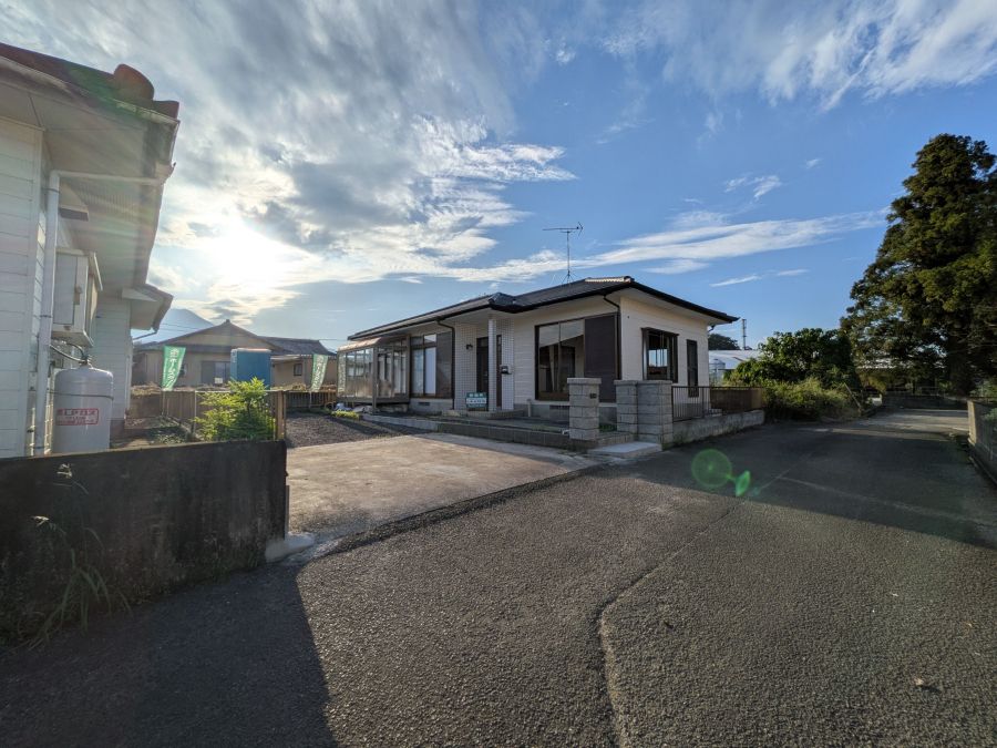 3LDK Single-Story House for Sale in Kobayashi, Miyazaki - Thumbnail 2