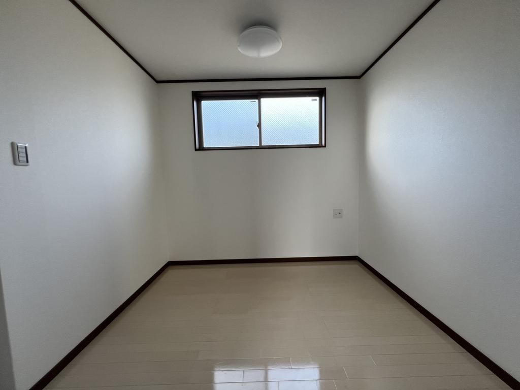 Renovated 3LDK House with Office in Kadoma, Osaka - Thumbnail 3
