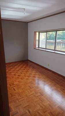 Renovated 4DK House for Sale in Neyagawa, Osaka - Thumbnail 2