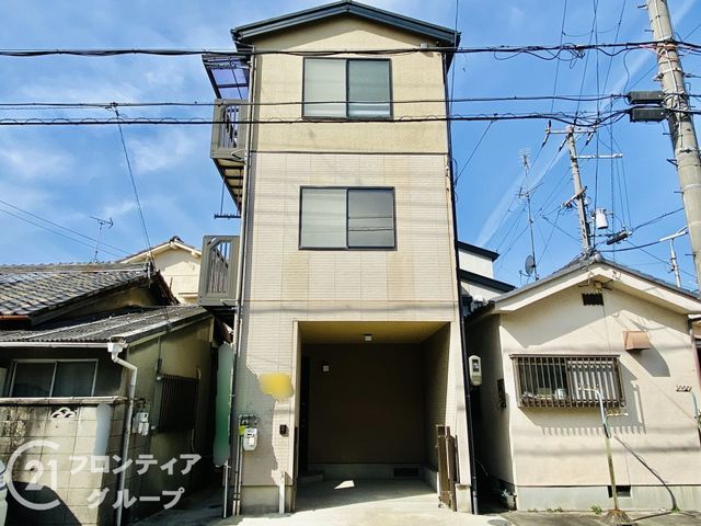 3LDK Renovated House for Sale in Moriguchi, Osaka - Thumbnail 2