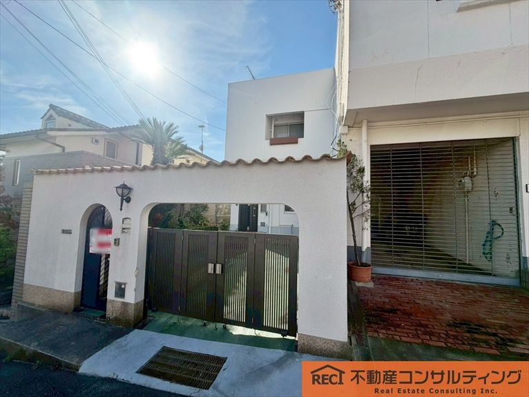 5LDK House with Courtyard & Rooftop View in Kobe's Higashinada - Thumbnail 2