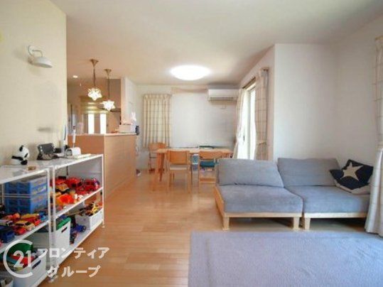 4LDK Detached House for Sale in Sakai, Osaka - Solar & Eco Features - Thumbnail 3