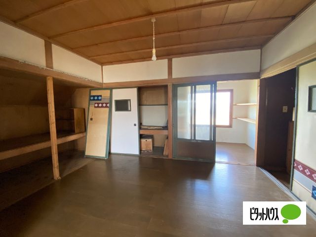 6LDK Detached House for Sale on Large Plot in Sunagawa, Hokkaido - Thumbnail 2