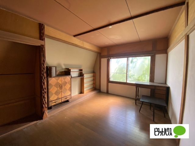 6LDK Detached House for Sale on Large Plot in Sunagawa, Hokkaido - Image 1