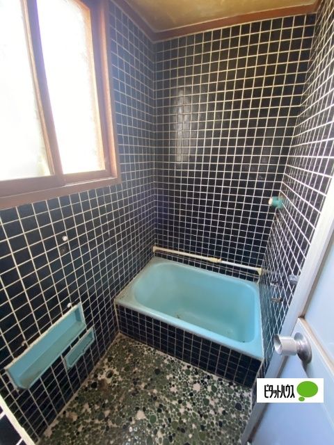 6LDK Detached House for Sale on Large Plot in Sunagawa, Hokkaido - Thumbnail 4