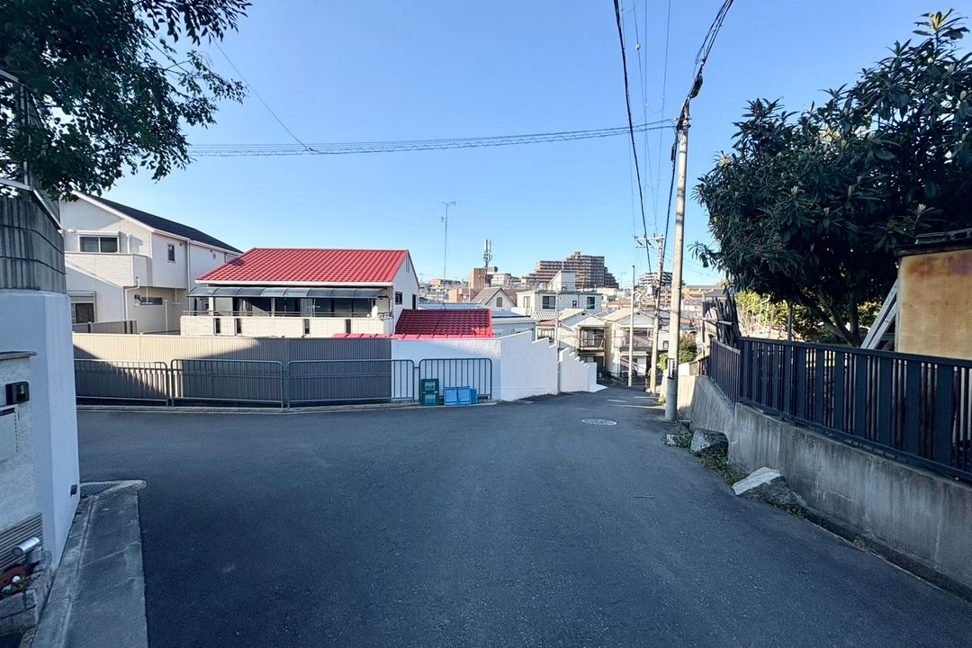 3LDK Detached House for Sale in Suita, Osaka with City Views - Thumbnail 3