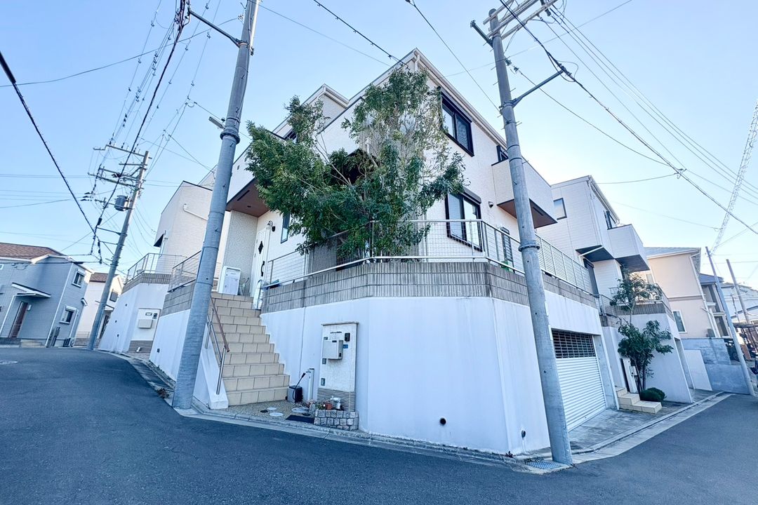 3LDK Detached House for Sale in Suita, Osaka with City Views - Thumbnail 2