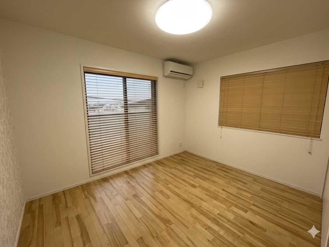 3LDK Detached House for Sale in Suita, Osaka with City Views - Thumbnail 4